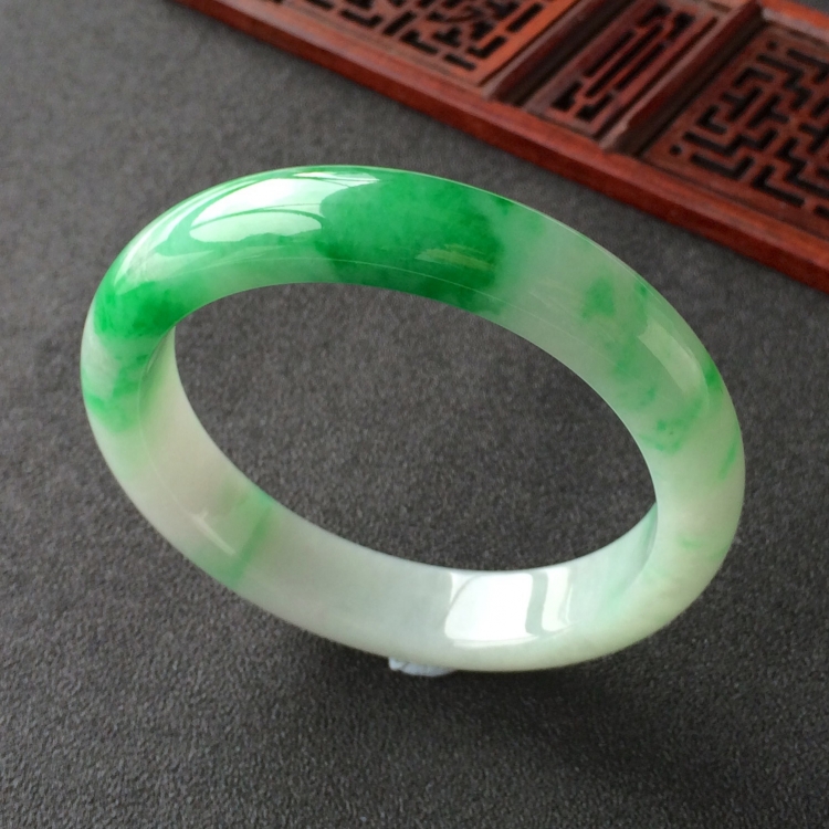 (超值推荐)糯冰种飘翠手镯(58mm)