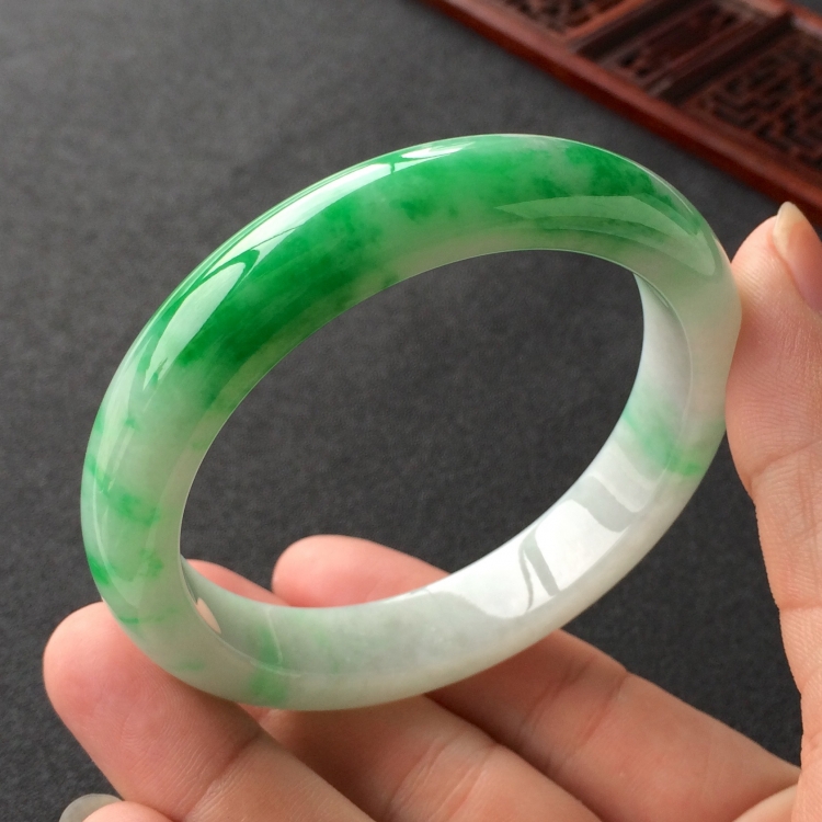 (超值推荐)糯冰种飘翠手镯(58mm)
