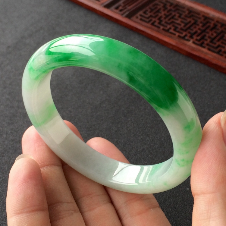 (超值推荐)糯冰种飘翠手镯(58mm)