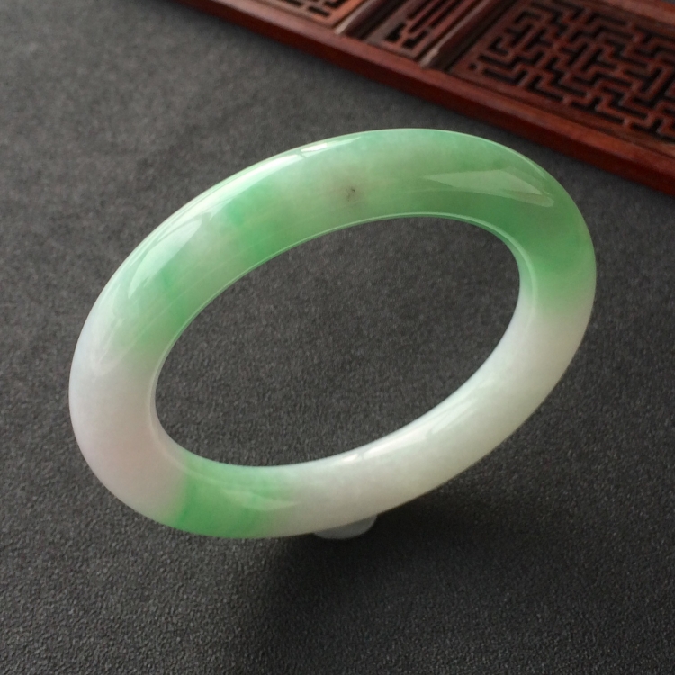 (超值推荐)糯冰种飘翠圆条手镯(56.6mm)