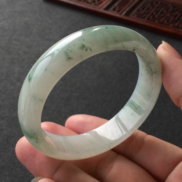 (超值推荐)糯冰种飘花手镯(57.6mm)