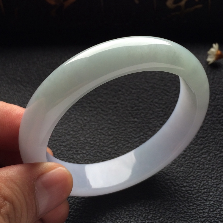 （超值推荐）糯冰种淡晴水手镯（53.3mm）