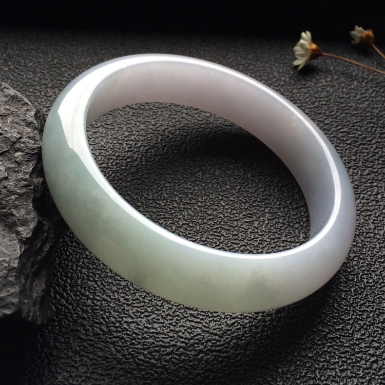 （超值推荐）糯冰种淡晴水手镯（53.3mm）