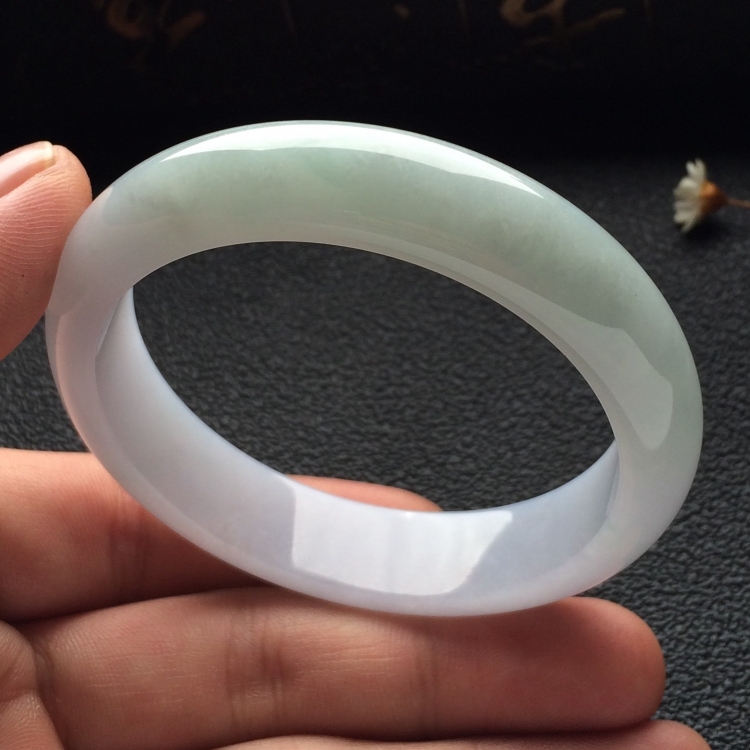 （超值推荐）糯冰种淡晴水手镯（53.3mm）