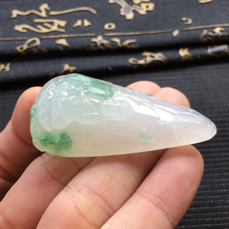 (超值推荐)糯冰种飘绿花释迦牟尼挂件