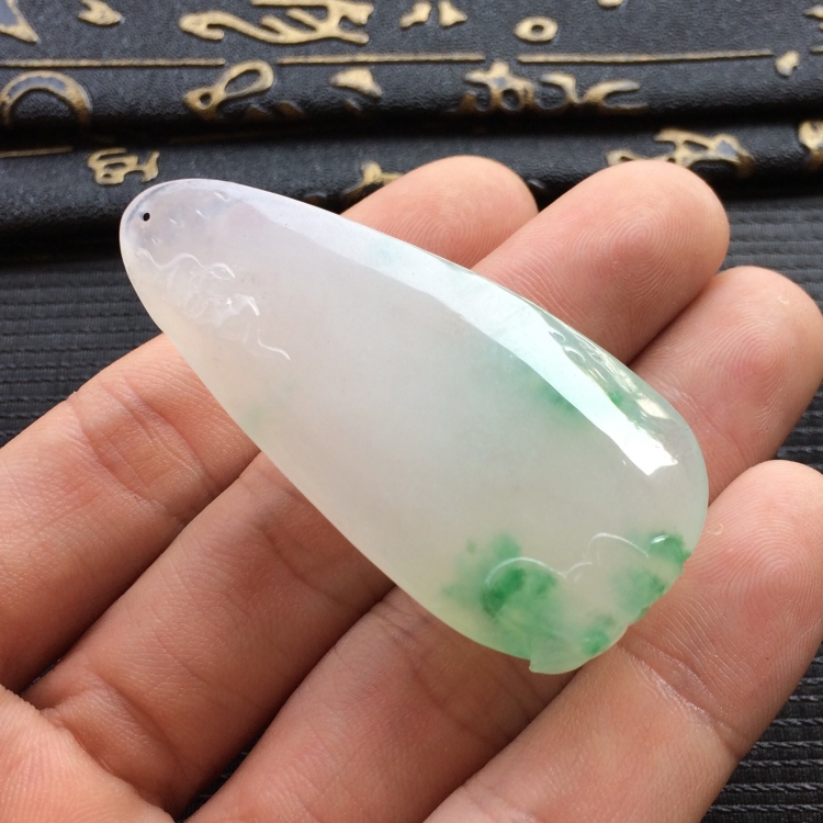 (超值推荐)糯冰种飘绿花释迦牟尼挂件
