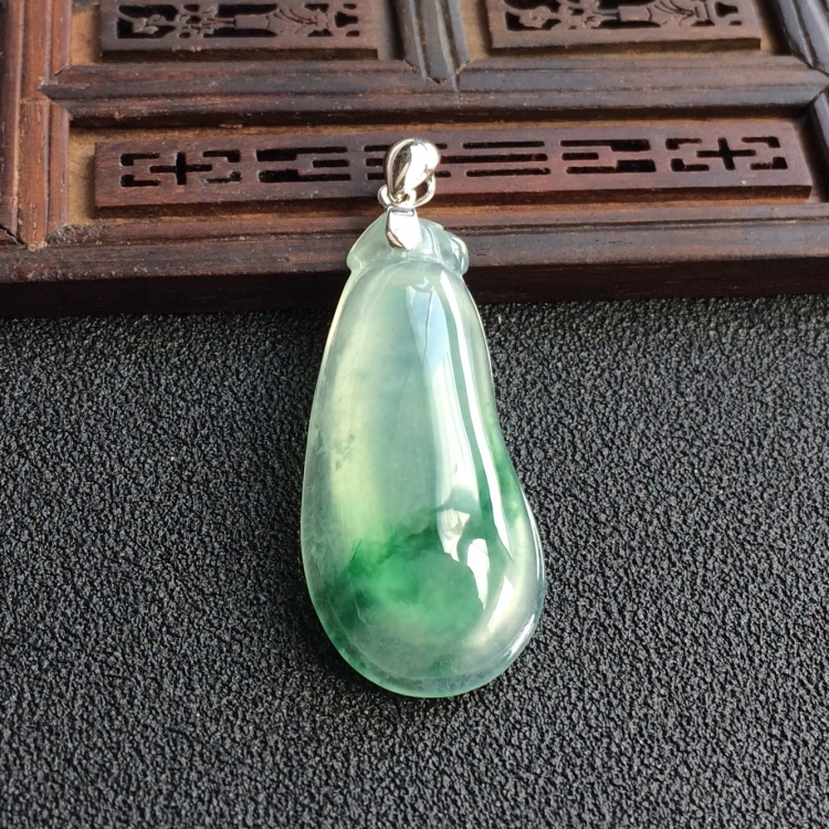 (超值推荐)冰种飘花福瓜挂件(金扣)
