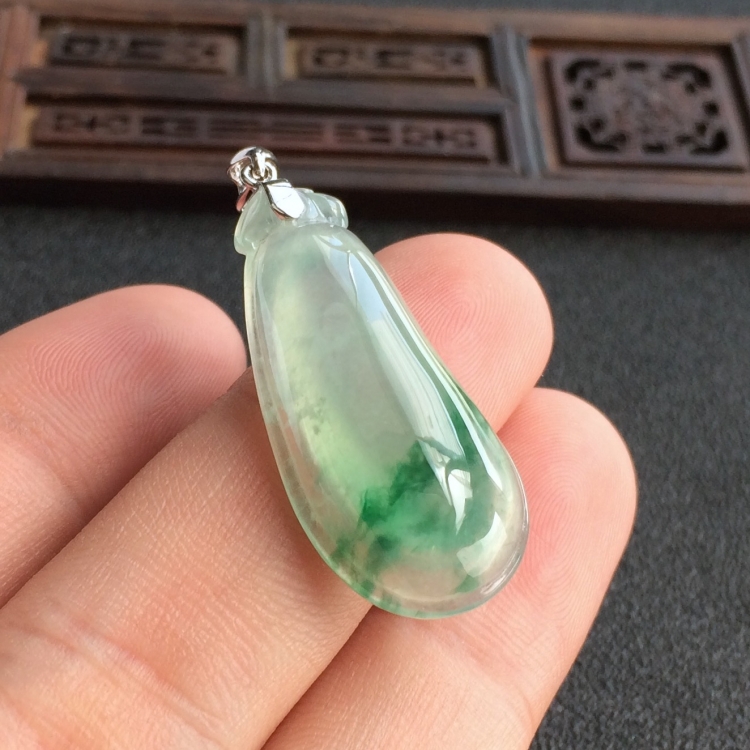 (超值推荐)冰种飘花福瓜挂件(金扣)