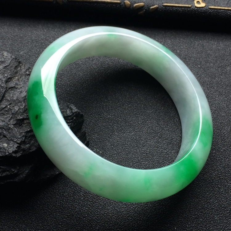 （超值推荐）糯冰种飘翠手镯（55.2mm）