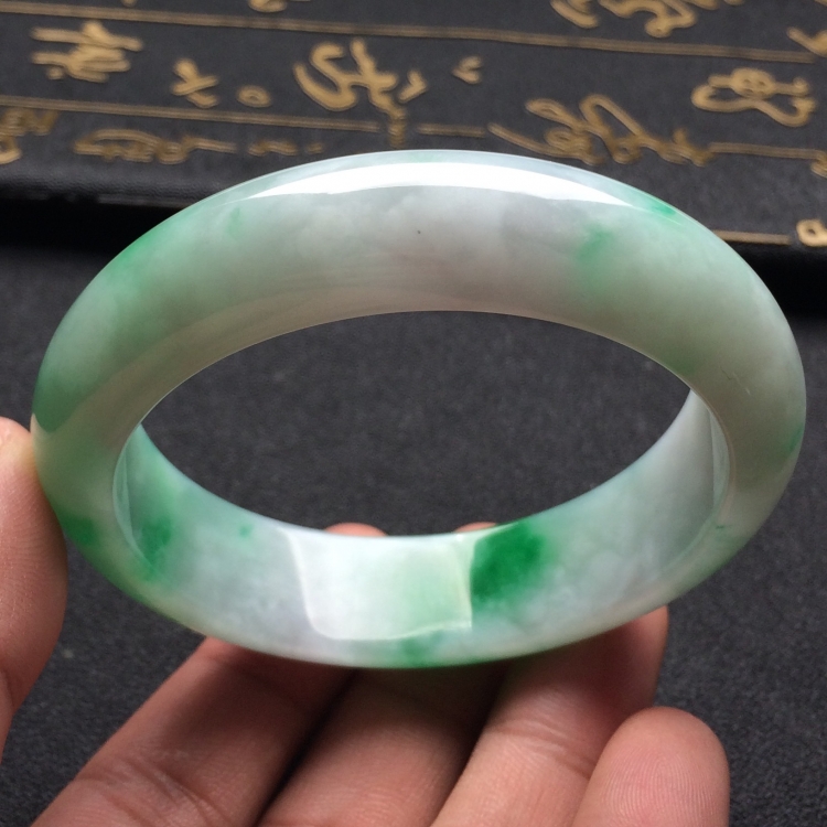 （超值推荐）糯冰种飘翠手镯（55.2mm）