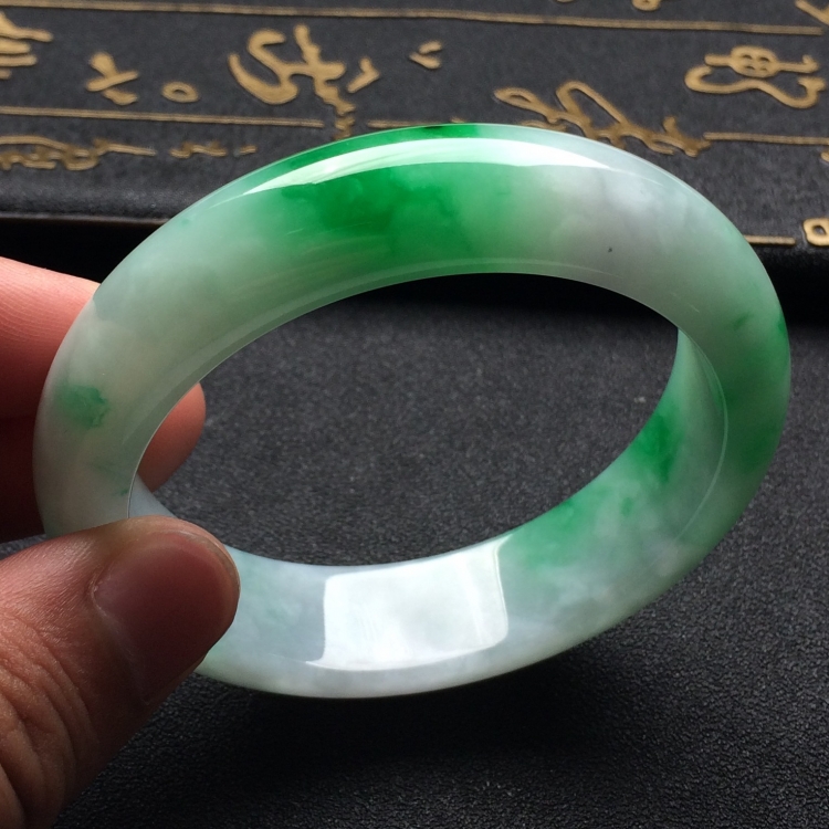 （超值推荐）糯冰种飘翠手镯（55.2mm）