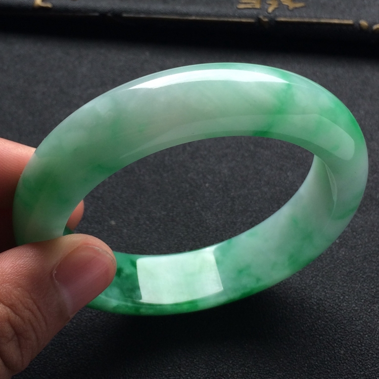 （超值推荐）糯冰种飘翠手镯（57mm）