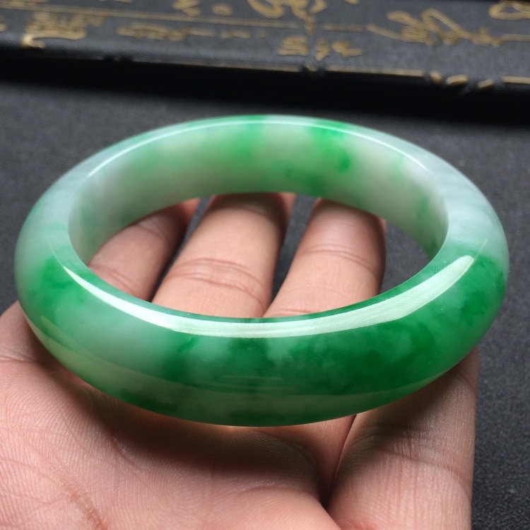 （超值推荐）糯冰种飘翠手镯（57mm）