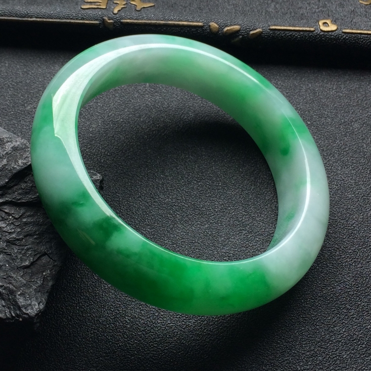 （超值推荐）糯冰种飘翠手镯（57mm）