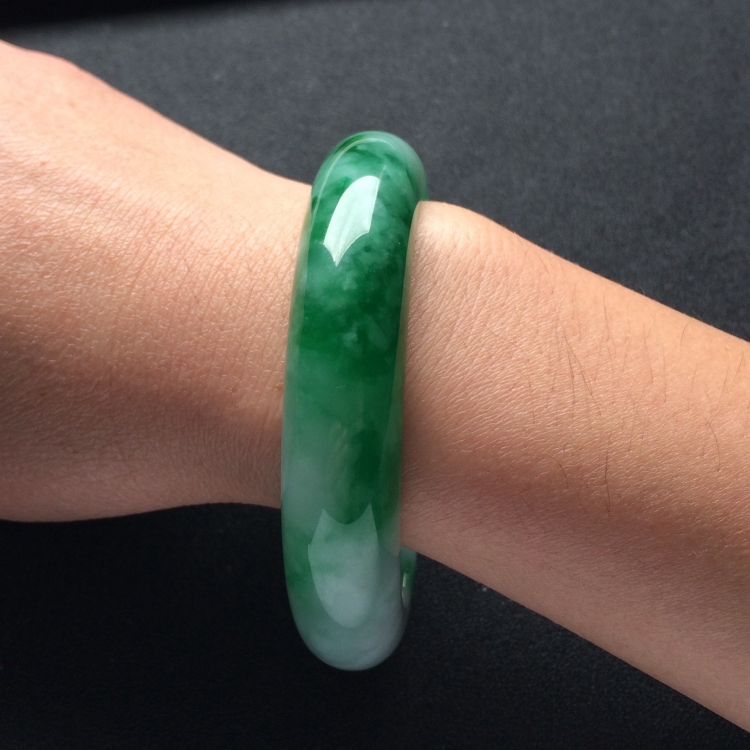 （超值推荐）糯冰种飘翠手镯（57mm）