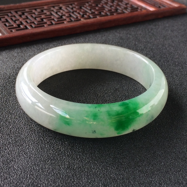 (超值推荐)糯冰种飘翠手镯(56.5mm)