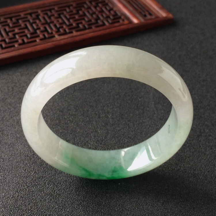(超值推荐)糯冰种飘翠手镯(56.5mm)