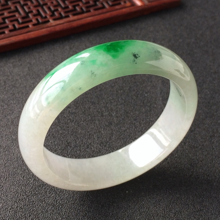 (超值推荐)糯冰种飘翠手镯(56.5mm)