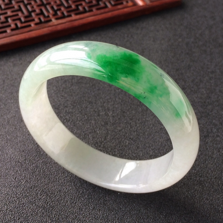 (超值推荐)糯冰种飘翠手镯(56.5mm)