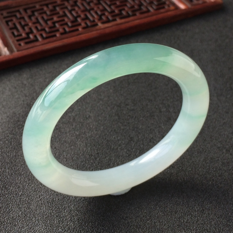 (超值推荐)糯冰种飘花圆条手镯(54mm)