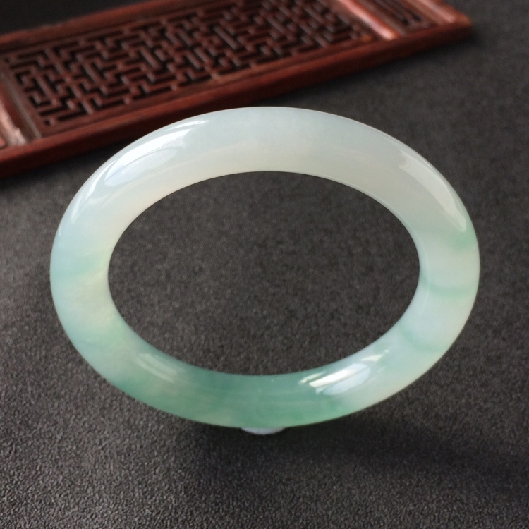(超值推荐)糯冰种飘花圆条手镯(54mm)
