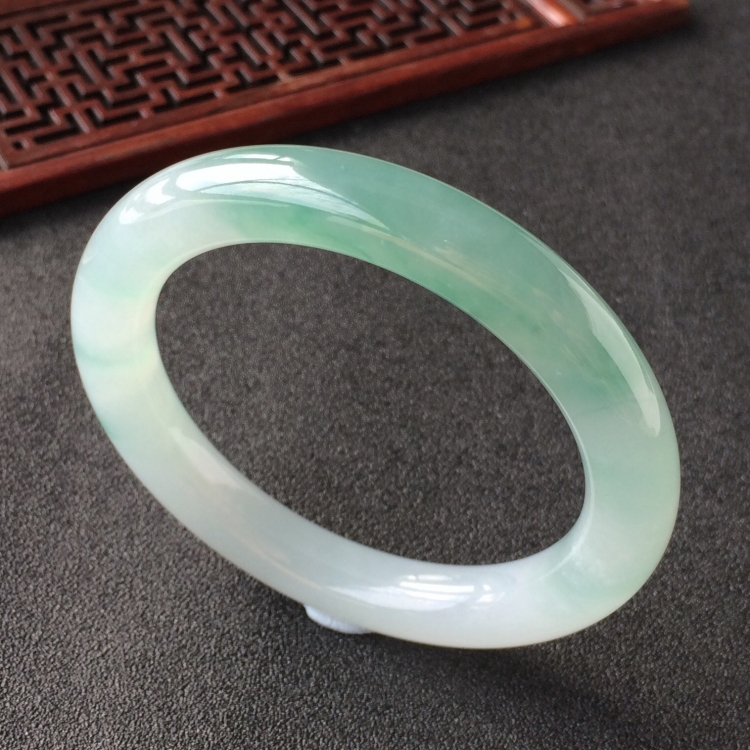 (超值推荐)糯冰种飘花圆条手镯(54mm)