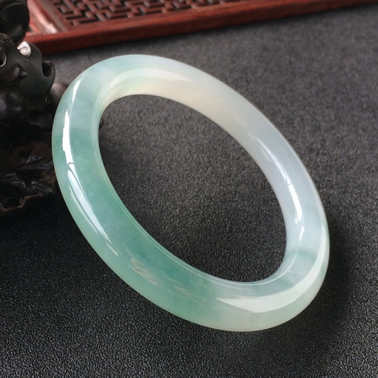 (超值推荐)糯冰种飘花圆条手镯(54mm)