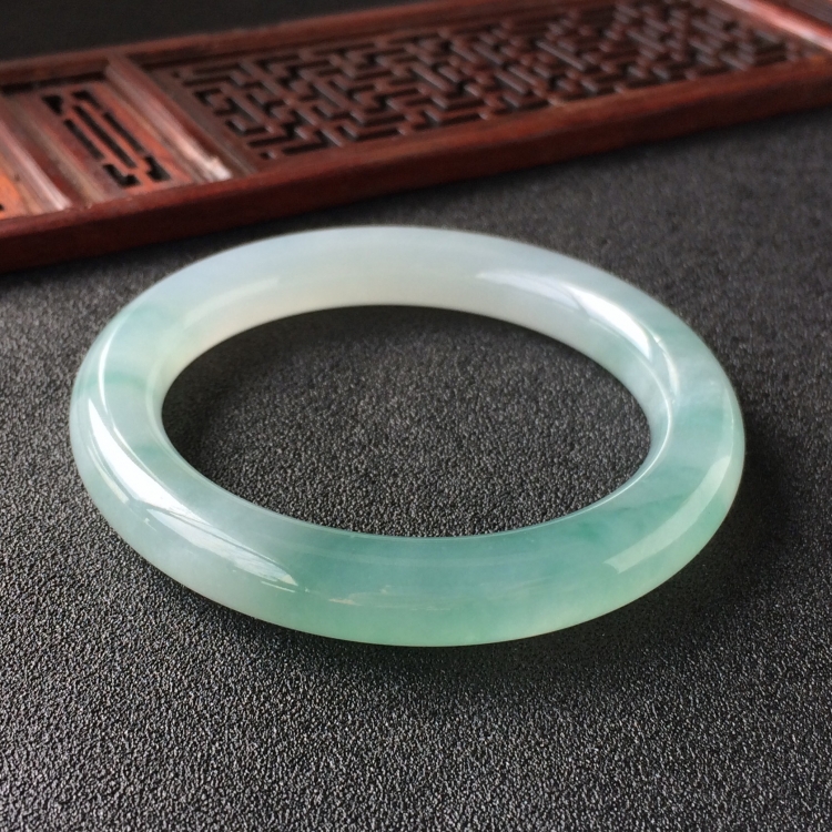 (超值推荐)糯冰种飘花圆条手镯(54mm)