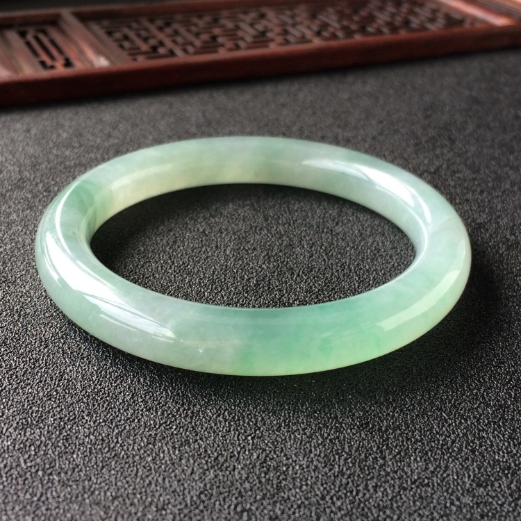 (超值推荐)糯冰种飘花圆条手镯(52.5mm)