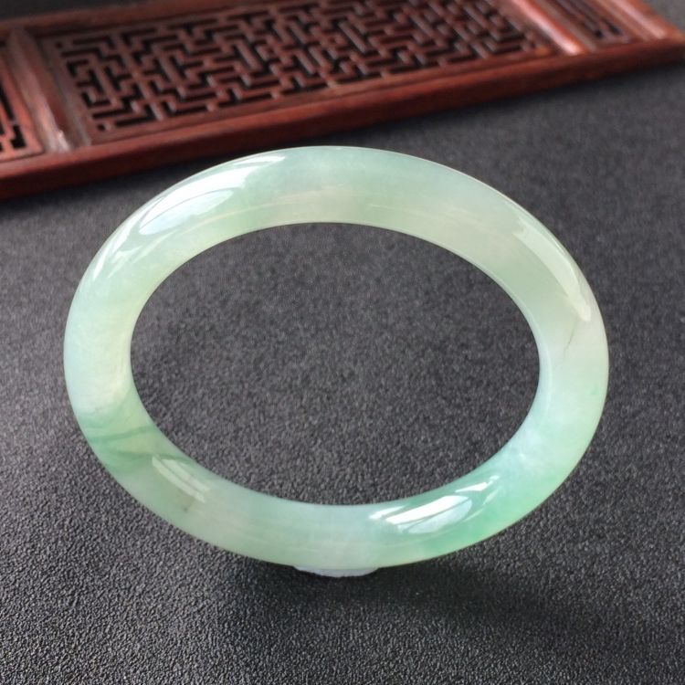 (超值推荐)糯冰种飘花圆条手镯(52.5mm)