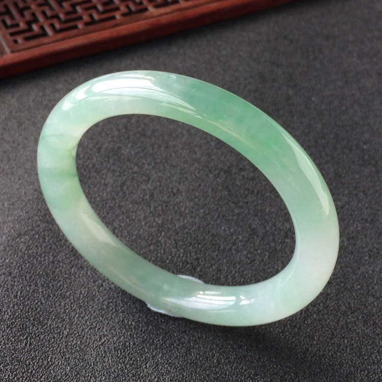 (超值推荐)糯冰种飘花圆条手镯(52.5mm)