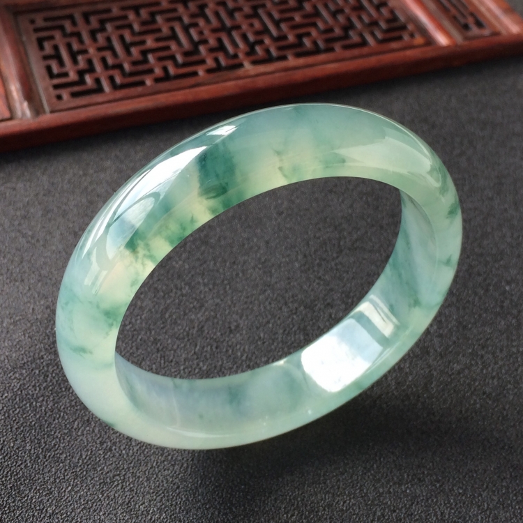 (超值推荐)冰种飘花手镯(57.3mm)