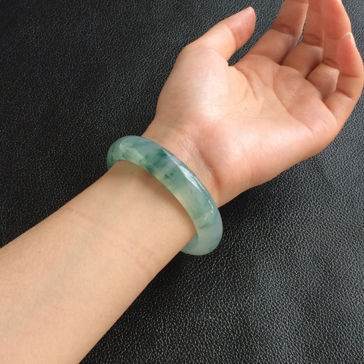 (超值推荐)冰种飘花手镯(57.3mm)