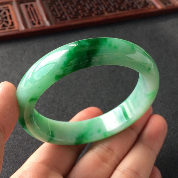 (超值推荐)糯冰种飘翠手镯(56.7mm)