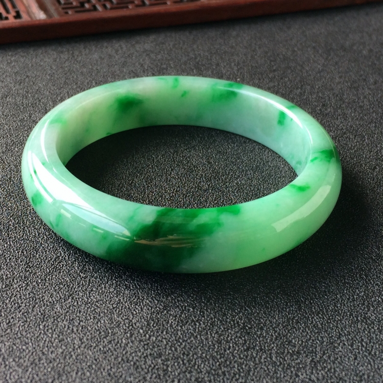 (超值推荐)糯冰种飘翠手镯(56.7mm)