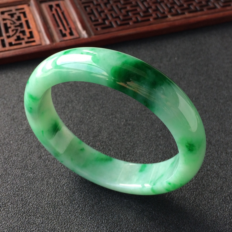 (超值推荐)糯冰种飘翠手镯(56.7mm)
