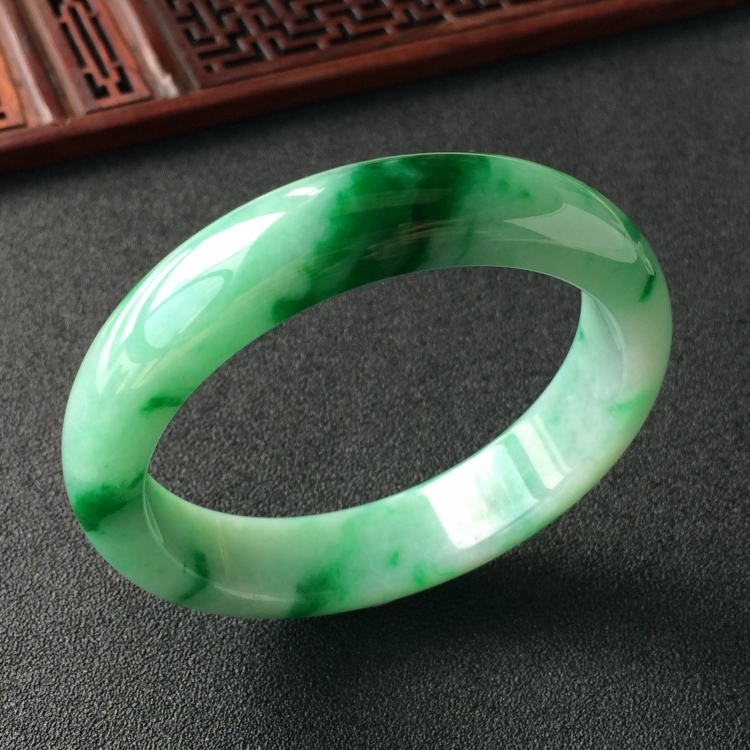 (超值推荐)糯冰种飘翠手镯(56.7mm)