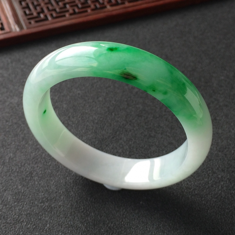 (超值推荐)糯冰种飘翠手镯(56.1mm)