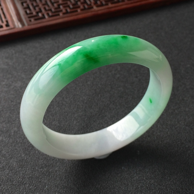 (超值推荐)糯冰种飘翠手镯(56.1mm)