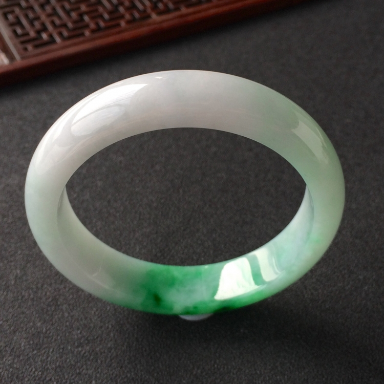 (超值推荐)糯冰种飘翠手镯(56.1mm)