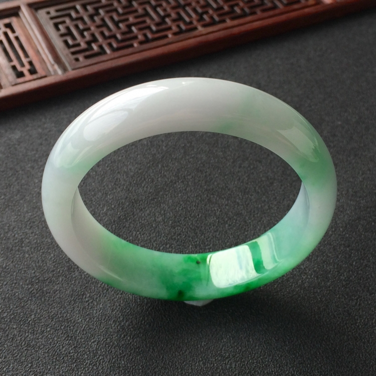 (超值推荐)糯冰种飘翠手镯(56.2mm)