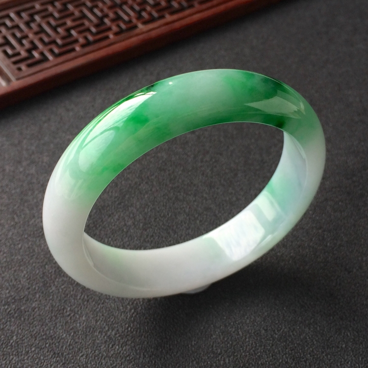 (超值推荐)糯冰种飘翠手镯(56.2mm)