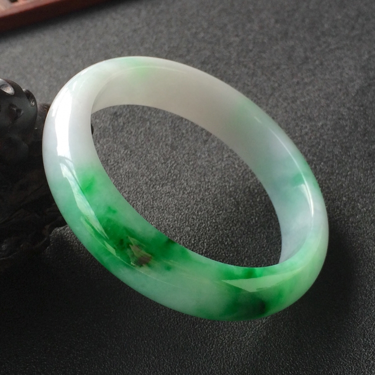 (超值推荐)糯冰种飘翠手镯(56.2mm)