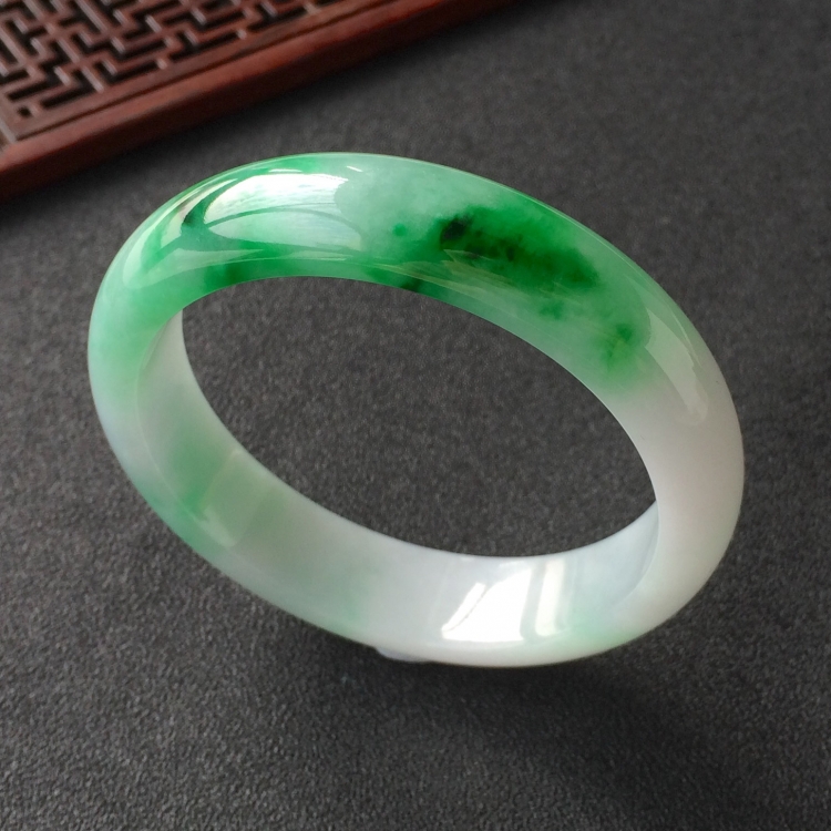 (超值推荐)糯冰种飘翠手镯(56.2mm)