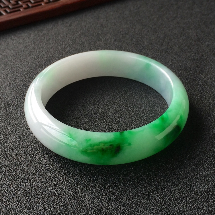(超值推荐)糯冰种飘翠手镯(56.2mm)