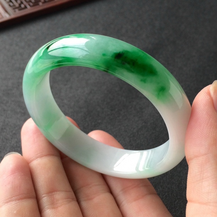 (超值推荐)糯冰种飘翠手镯(56.2mm)