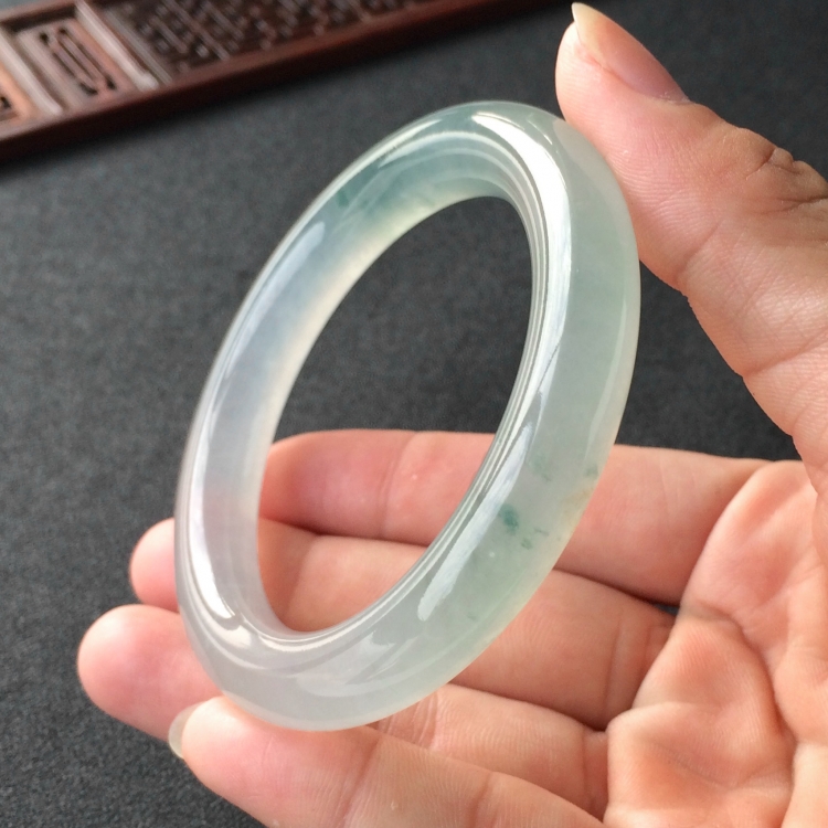 (超值推荐)冰种飘花圆条手镯(57mm)