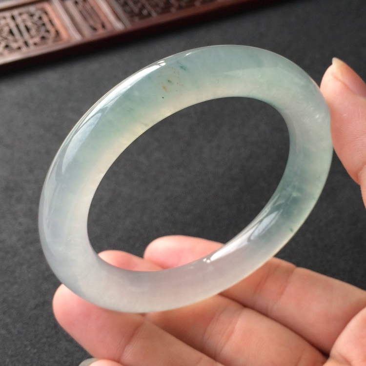 (超值推荐)冰种飘花圆条手镯(57mm)