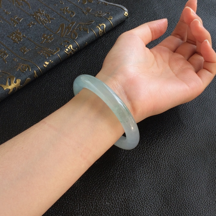 (超值推荐)冰种飘花圆条手镯(57mm)