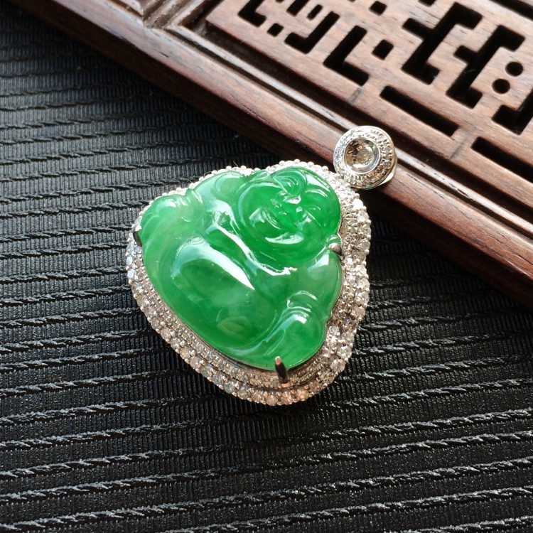 (超值推荐)糯冰种翠色镶白金钻石玉佛胸坠